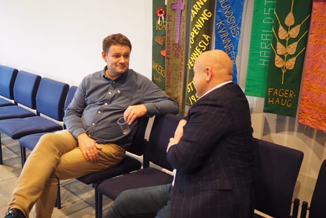 Vi stiller oss på lag med alle migranter, og med Stålsett og Viste