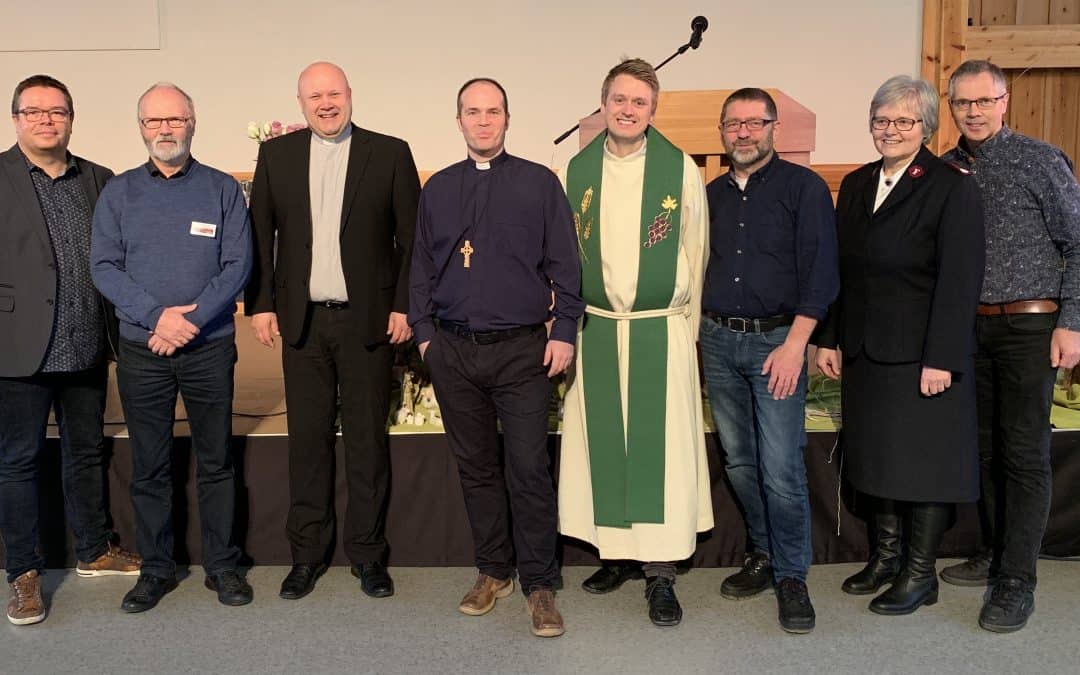 Tverrkirkelig møtepunkt midt i bygda