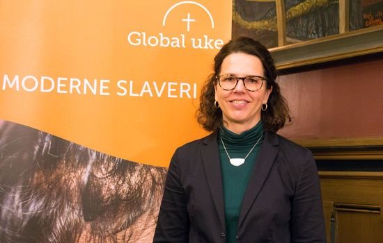 En global uke blir til