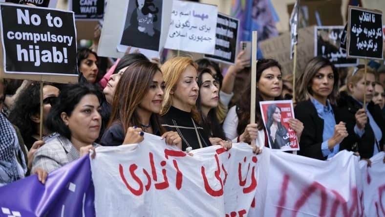 La oss stå sammen i bønn for Iran