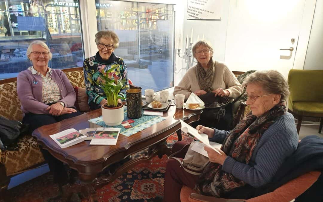 Kvinner i bønn over hele verden